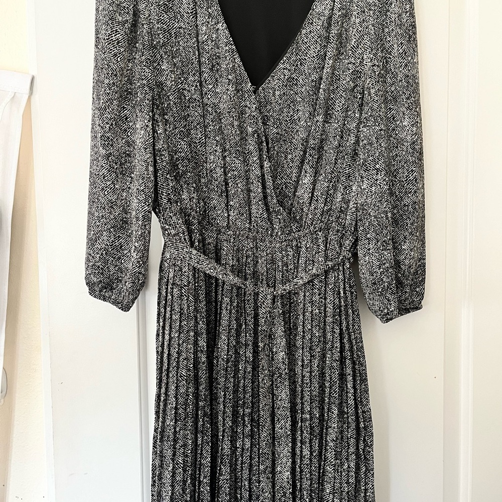 Dress - Picture 4 of 8